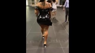 Черная пантера с обворожительным телом в латексном наряде | black kitty for latex fuppy