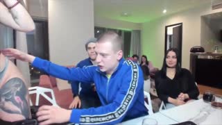 Девушка показала свои татуирои💥👀 mellstroy девушки со стримов