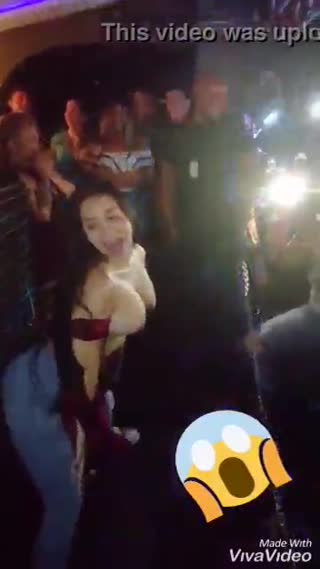 شرموطة مصرية تدخل كبارية وترقص ملط ببزازها الكبيرة اللبن الفيديو كامل من هنا arab muslim whore dancing nude in club disco boobs