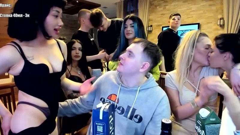 Мелстрой 🔥 миша и девушки показывают сиськи 😤