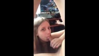 Сестра во время катки сосёт хуй брату,на вписке,играет,сводная,сикс,