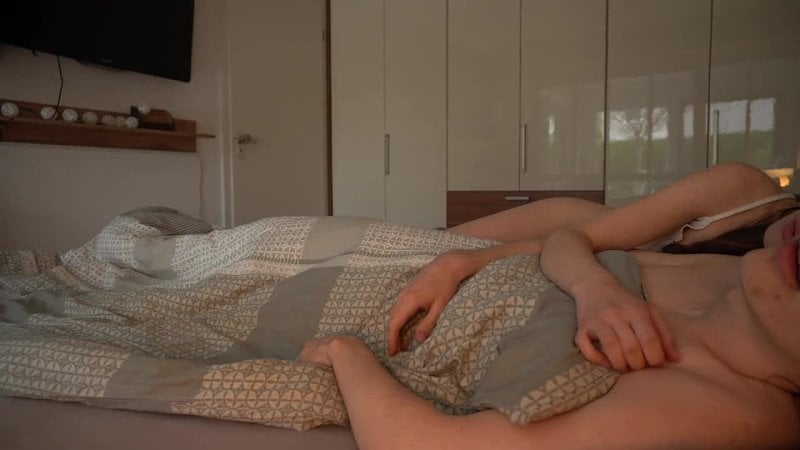 Главное, не спалиться, когда буду громко кончать на спящем брате #эротика #порно #секс #сливы #пошлости #sexy