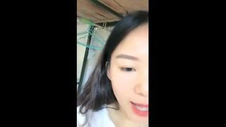 逼逼粉嫩颜值不错妹子宿舍自慰秀掰开嫩逼自摸跳蛋震动阴蒂出白浆