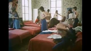 Спальня для старшеклассниц dortoir des grandes/ 1984 без перевода
