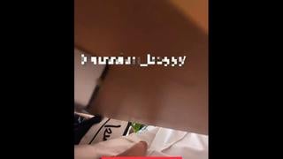 Чувак дрочит на уроке