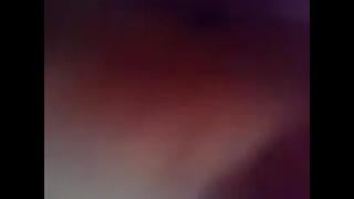 Трахают бухую в хлам подругу и снимают на мобильник