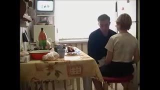 Отец трахает дочь инцест ретро [домашнее порно, куни,pornohub, porn, private, слив, попки, xxx, извращенка, секси,инцест]