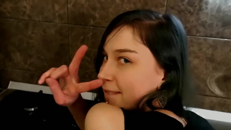 Дала малому в попу