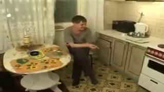 Толпой трахнули мамку друга