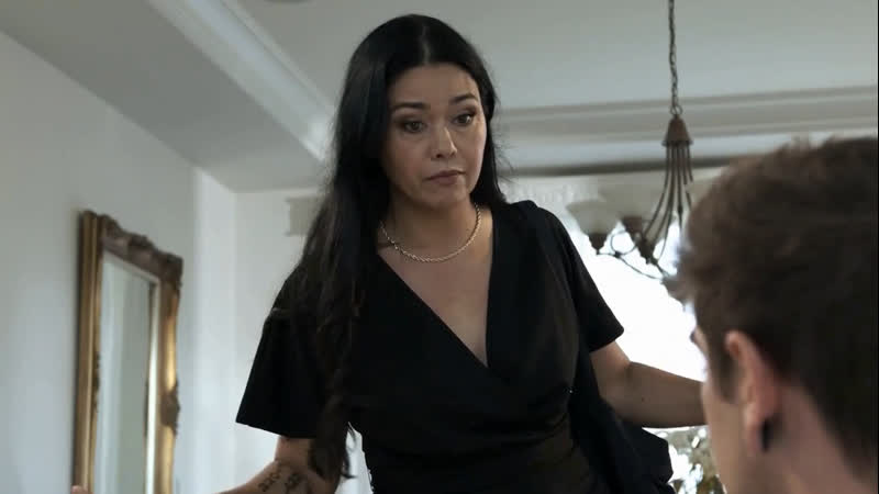 Porno: Sie ist 49, schwarzhaarige Schwiegermutter hat Sex mit einem jungen Mann, Porno-Sex, reife MILF, Dana Vespoli