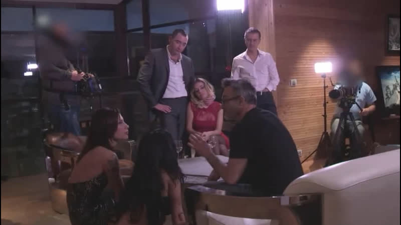 За кадром съемок взрослого кино, отчёт с комментариями актрис и режиссера)