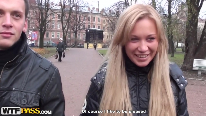 Porno TV yalash Mushuklar bilan yalangoch