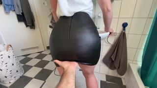 Попалась в туалете мужу в кожаной юбке leather, fetish, bdsm, feemdom, fisting, porn, pissing, scat, sex, порно, фетиш, секс