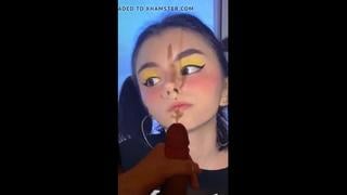 Дора cum tribute