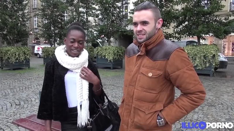 Порно снял негритянку на улице и трахнул