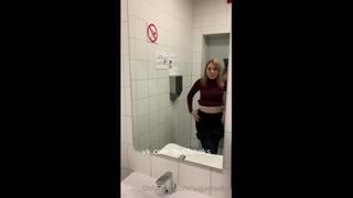 Master of depilation in the toilet with a client for money Sugarnadya, Blowjob, Cumshore, Intimate haircuts, Master, Wife, Hidden Camera 