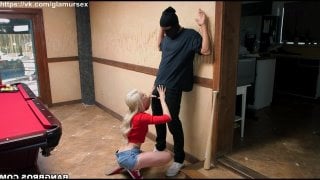 Отсосала сделала миньет грабителю брату соседу красотка эльза джин милая блондинка делает приятно пока не видят молодые