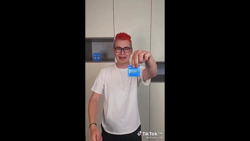 Кобяков ебнулся и рекламирует