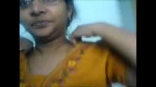 Nb🔞+video's sexy tamil aunty kathalanudan ooka sendral mp4