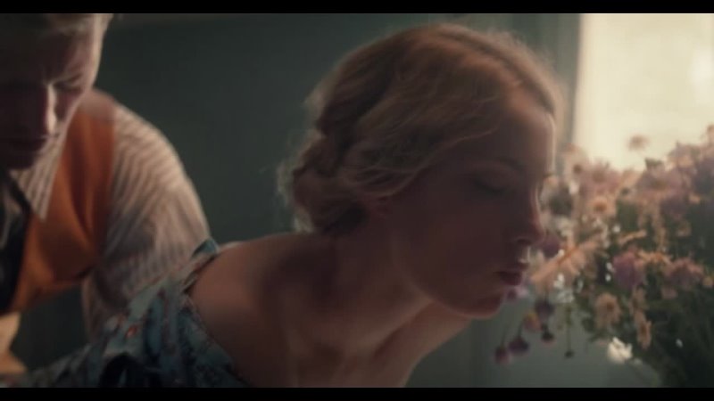 Поднял платье и трахнул в киску секс сцены в фильмах секс в кино инцест попка голые знаменитости трахнул мать сестру постельная