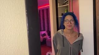 Трахнул сочную соседку прямо в подъезде (порно sex трах fuck домашнее porno люби