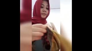 Tante jilbab full