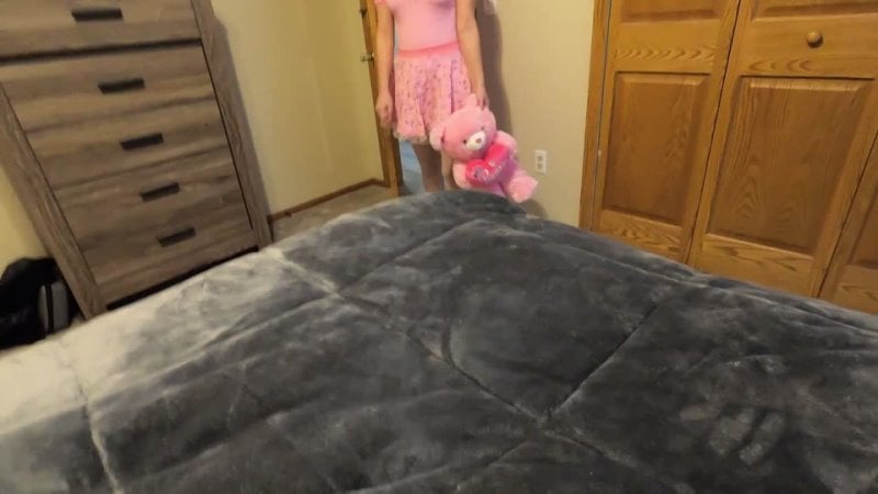 Gets porn video – Daughter lays with daddy in his bed and gets fucked and creampied accidentally 1080p