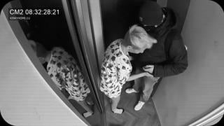 Real Spy Hidden Cam The Lady Made A Fellate Job To The Courier ,
