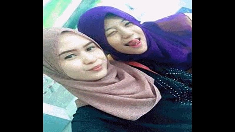 2 cewek berjilbab diikat bugil dipaksa mencium dan menjilati memek temannya