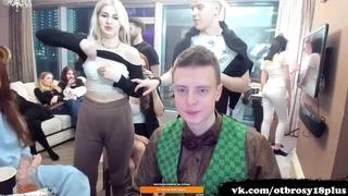Showed her friend's breasts on a live stream [mellstroy]