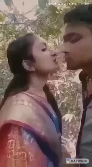 Beautiful sexy girl outdoor blowjob cum mms video