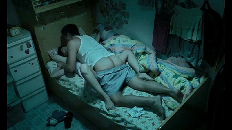 Жена позволяет мужу молодые их дочь (реальный инцест в кино, трахает родную дочку, папа секс дочку, кончил в писю дочери)