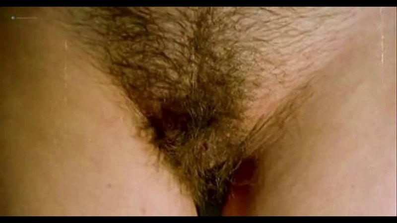 Молодые шантажом заставили раздеться взрослую женщину (порно шантаж, голая женщина, показала свою волосатую пизду)