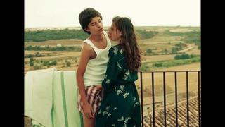 The sister gave her brother to touch the pussy and mastered him (incest, sister fingering his brother, divorced a blowjob, sister showed a pussy) 