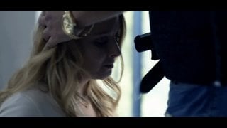 Угрожая оружием девушку заставили отсосать и проглотить сперму (кончил в рот молодые, принуждают глотать сперму, обкончал)