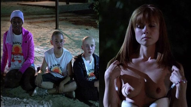 Мальчишки уговорили вожатую в лагере показать сиськи (развели голую, показала письку, засветила буфера, уговорили раздеться)