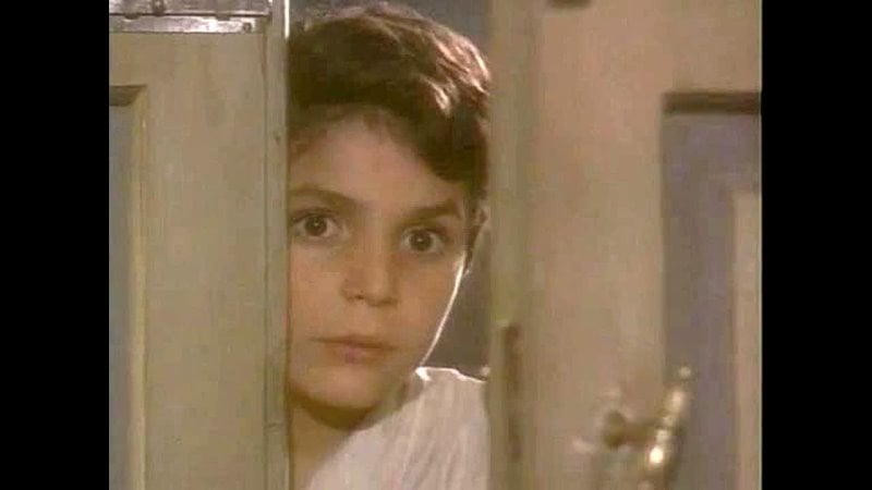 Мама сняла трусы и показала сыну свою письку (инцест с сыном, мамка без трусов, пизда матери, увидел писю мамаши)