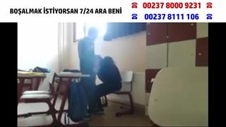 Türk liseli çıtır hatun sınıfta sakso çekmekle meşgul oluyor