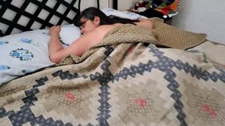 Sleeping mom at morning bed fuck 😂