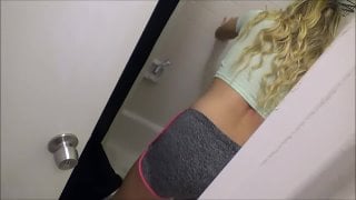 Порно молодой брат не удержался при виде сестры в трусиках