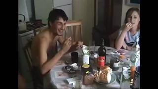 Yetuk ayollarning yaqindan jinsiy aloqasi Yalangoch poezd konduktorlarining fotosuratlari