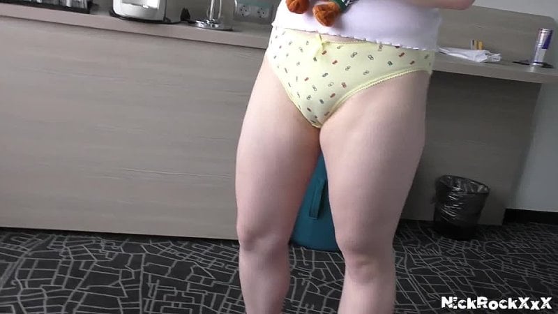 Дядь коль, папы нет, а у меня что то с писечкой, не посмотрите? nick whitehard