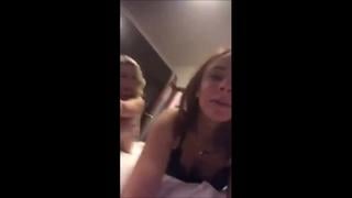 Кончил на голую школьницу в лифчике в перископ видеочат порно секс фулл чат рулетка вирт periscope мастурбирует