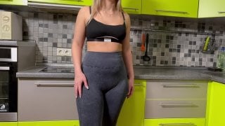 Квартирантка дает трахать себя чтобы не платить аренду