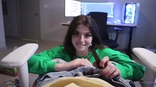 hannah owo sucks guy