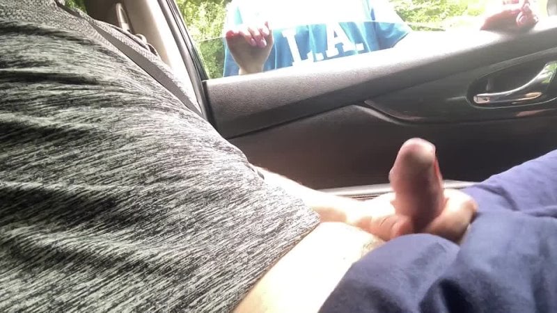 Вам не стыдно? подрочила незнакомцу прямо в машине и позволила ему трахнуть себя