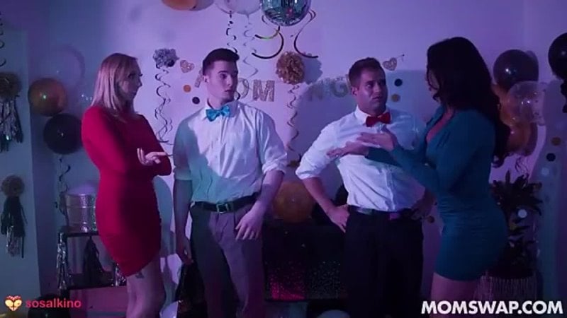 Инцест выпускной обмен мамами русская озвучка порно переводы фуллов секс мачеха сестра мама сын пасынок помогла кончить