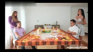 Инцест обмен мамами день благодарение русская озвучка порно переводы фуллов секс мачеха сестра мама сын пасынок субтитры