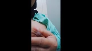 Cewek cantik jilbab pamer nenen bulat