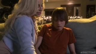 Mommys boy spencer scott still not weaned at eighteen / милфа дала на восемнадцатилетие